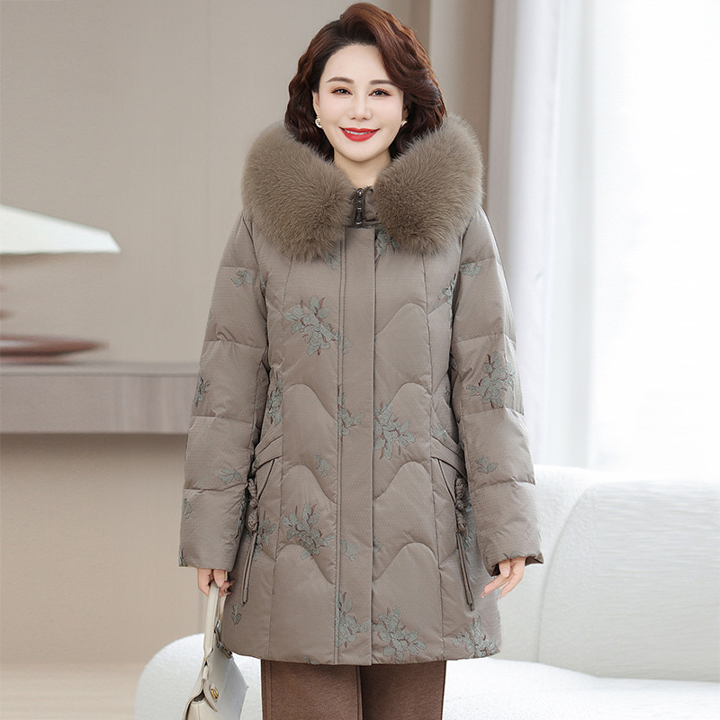2025 New Style Middle-Aged and Elderly Women's Mother's Wear White Goose down Jacket, New Chinese Style Embroidered Winter Coat, Thickened Jacket