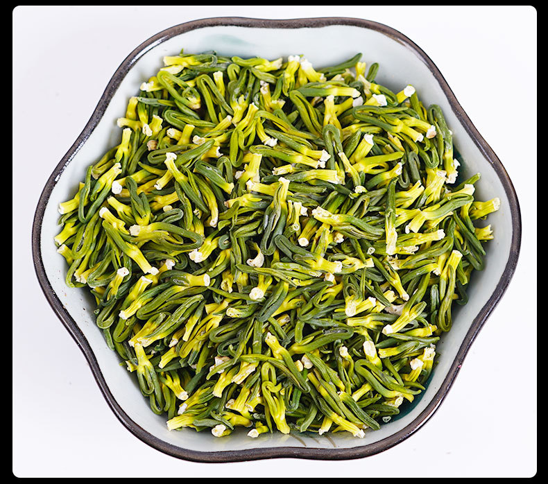 Lotus Plumule (Nelumbo nucifera) — Dried Lotus Seed Heart Tea, 100g Jar preparation