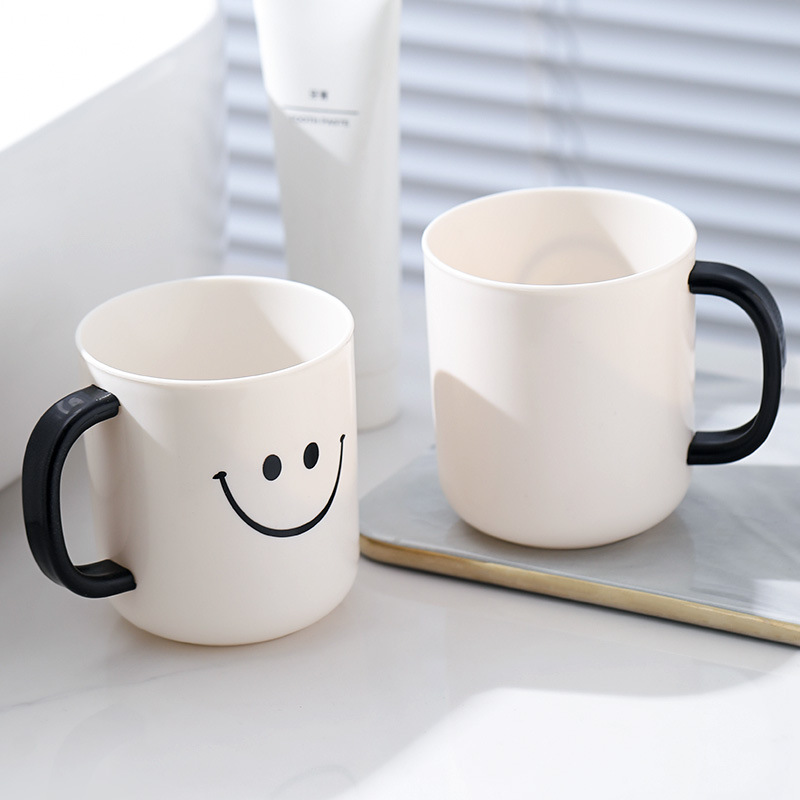 Sonriente taza de enjuague bucal en el viento pareja taza de enjuague encantador viento hogar taza de cepillo de dientes simple taza al por mayor