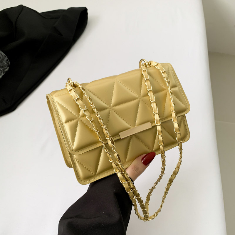 2023 nuevo estilo occidental pequeño bolso cuadrado estilo coreano bolso de las mujeres Bolsa de mensajero de hombro de cadena roja de moda popular de este año para mujeres