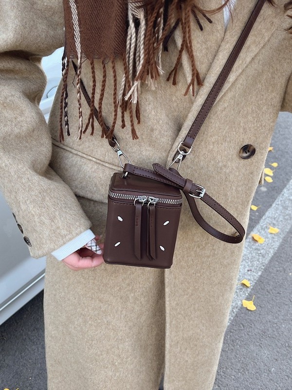 Bolso de moda coreano para mujeres 2024 nuevo bolso de caja cuadrada simple y versátil bolso de hombro pequeño diseño popular