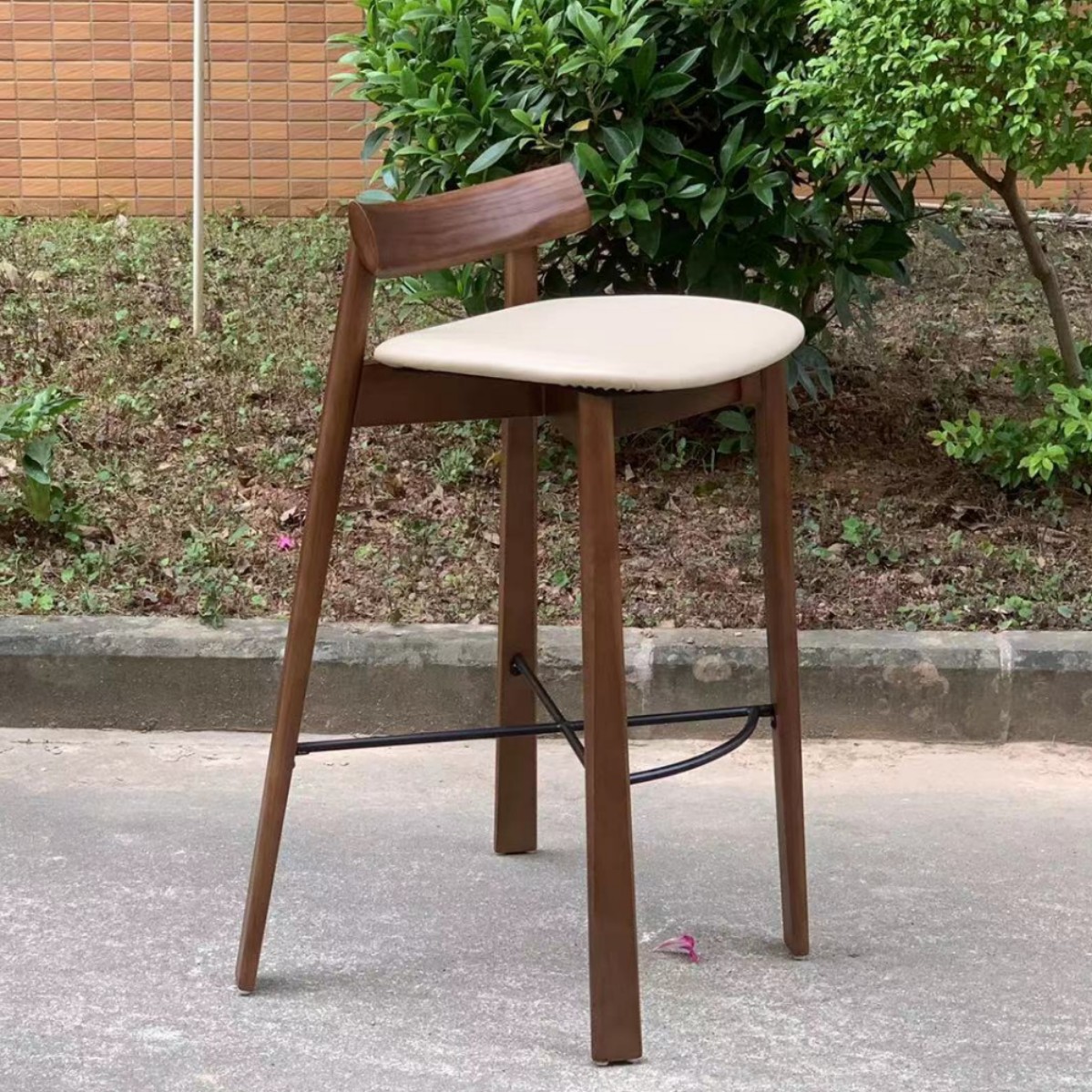 Simple Nordic Modern Solid Wood Bar Chair High Stool Designer Creative Fashion Bar Chair Island Table Nostalgic Retro