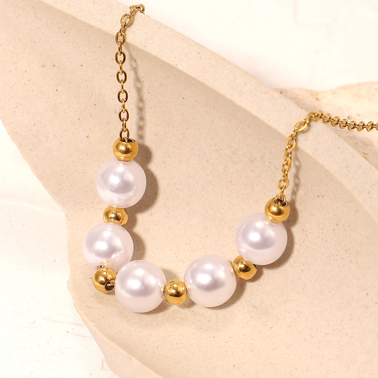 Fashion Stainless Steel Five Pearl Small Gold Bead Necklace display picture 2