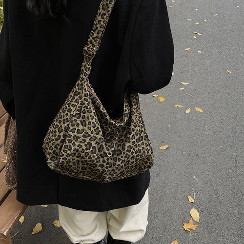 Spring New Leopard Print Single Shoulder Bag for Women, European and American Style Crossbody Fabric Bag, Large Capacity Trend Tote Bag Commute Underarm Bag