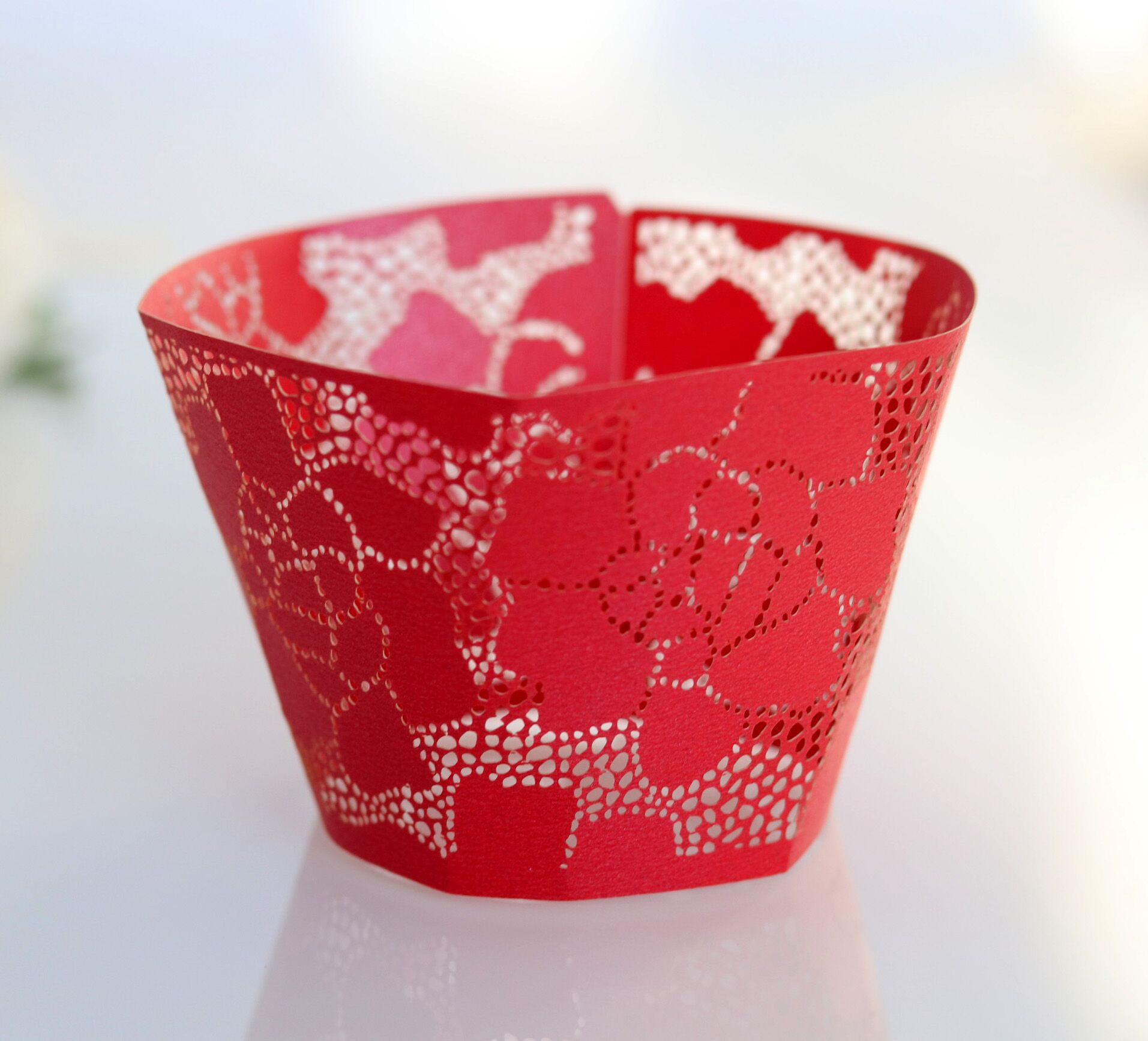 跨境 结婚蛋糕纸围边镂空 红色玫瑰花烘焙纸杯花边 纸托装饰批发