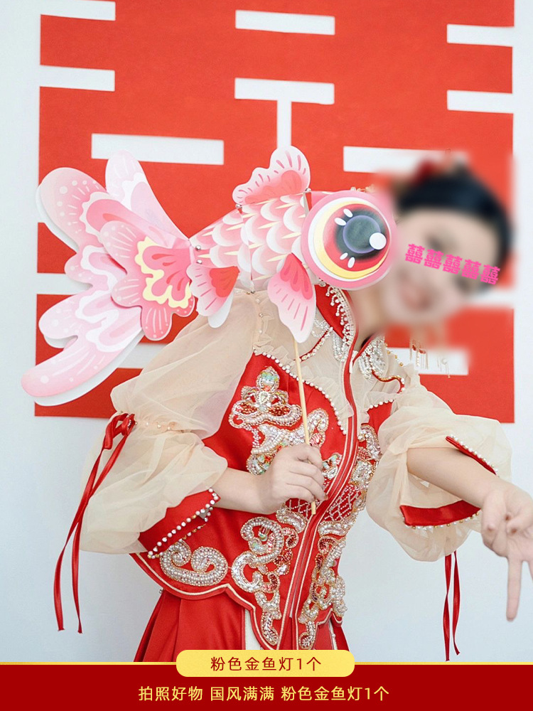 結婚の創意的なゲームの道具を迎えます。