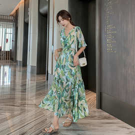 2025夏季新款洋装绿色碎花长裙高腰遮肉显瘦V领五分袖收腰连衣裙