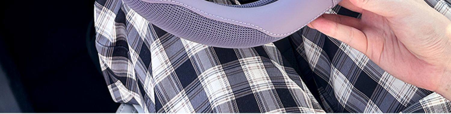 Suitable for 26 Geely Xingyue Models, Steering Wheel Cover Made of Ice Silk Leather with Anti-Slip and Wear-Resistant Features, Suitable for All Seasons, Interior Accessories