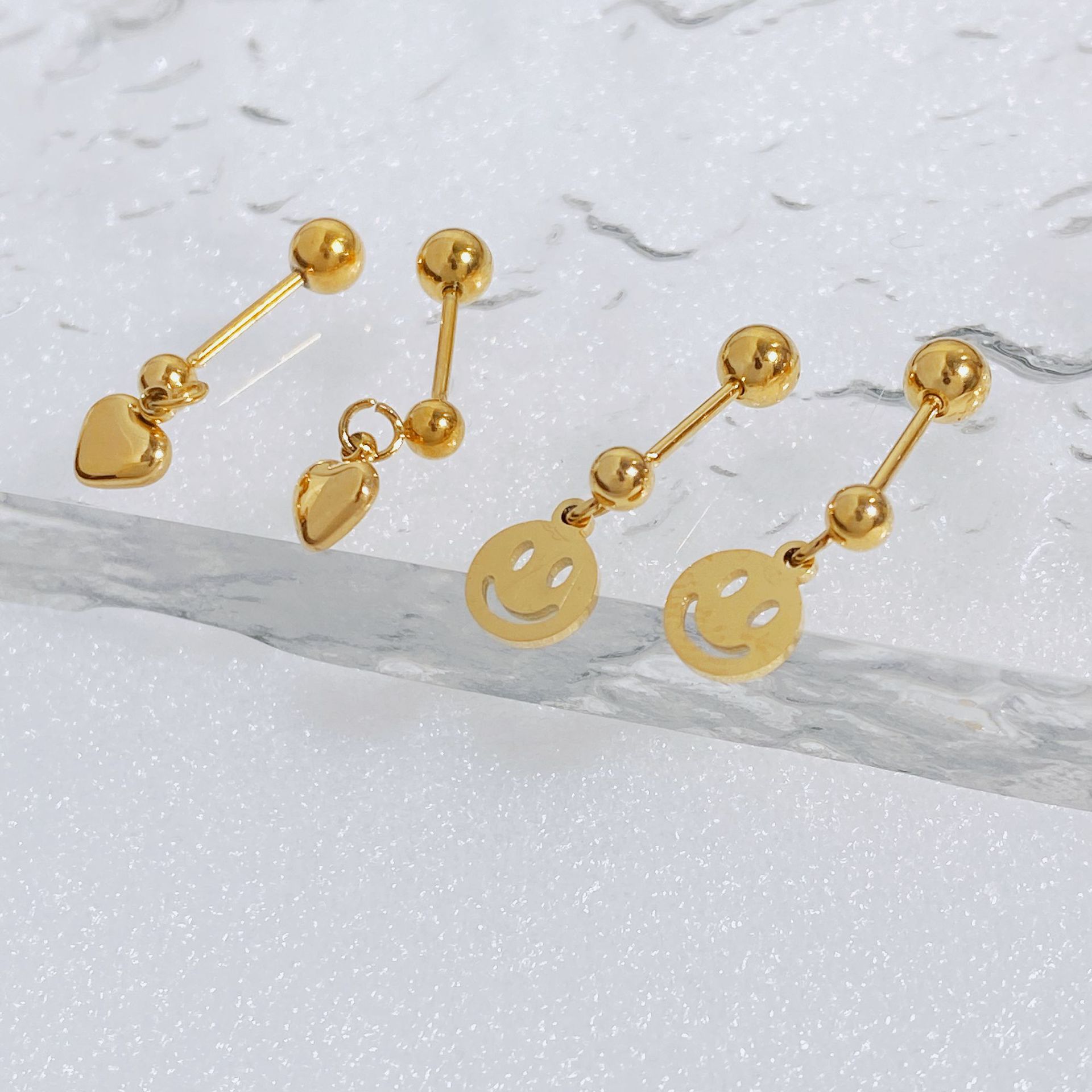 Simple Style Heart Shape Smiley Face Titanium Steel Plating Ear Studs 1 Pair