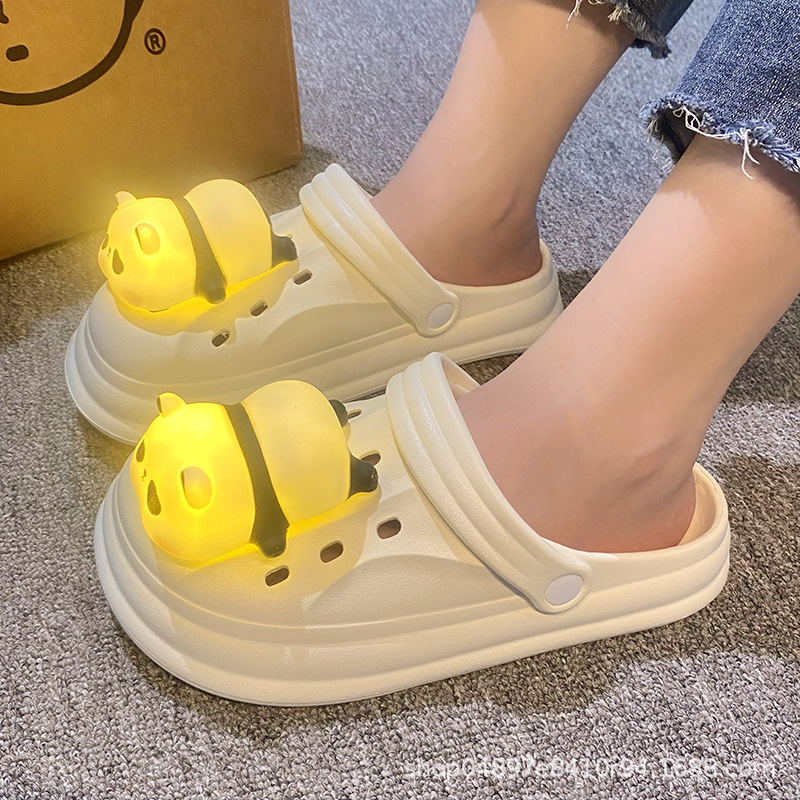 Hole Shoes Summer Women's Outer Wear 2024 New Lightweight Breathable Non-slip Nurs Shoes Seaside Beach Creative Slippers