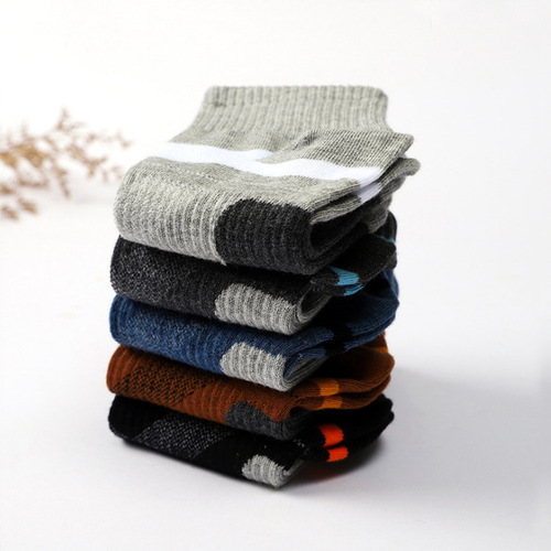 Socks for men, outdoor hiking sports socks, basketball socks, running sweat-absorbent breathable socks, mid-calf men's socks, cross-border wholesale