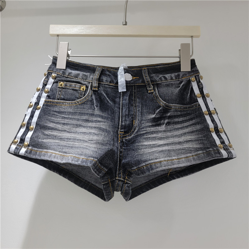 Pantalones Cortos de Mezclilla de Tiro Bajo con Bordado y Remaches para Mujer