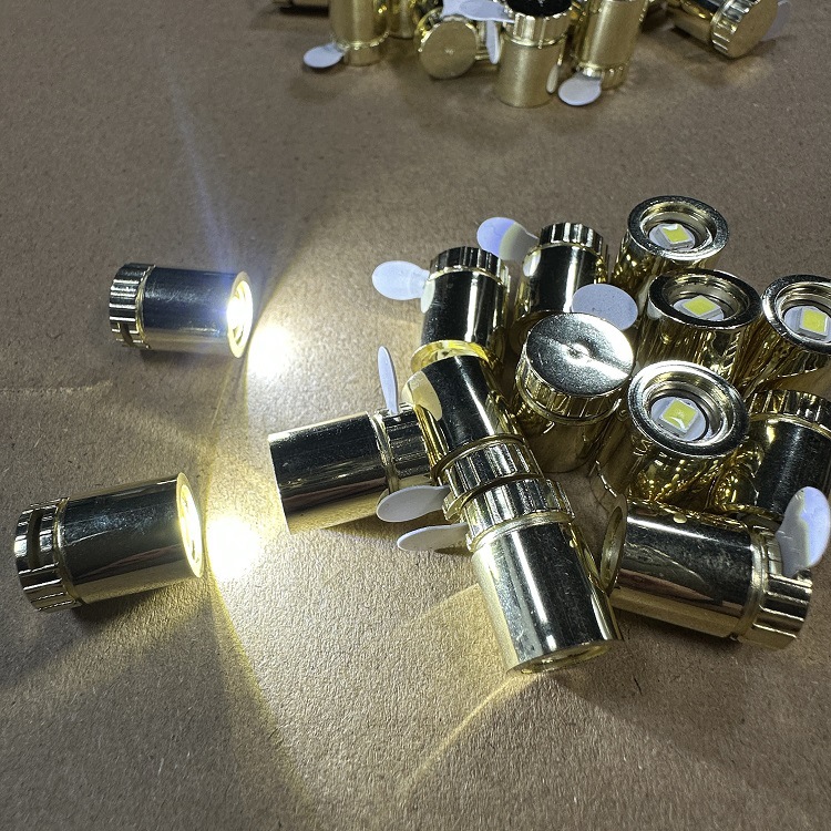 Petite LED électronique colorée électroplaquée à lumière blanche, accessoires lumineux faits main pour enfants, mini rotative_voghion.com