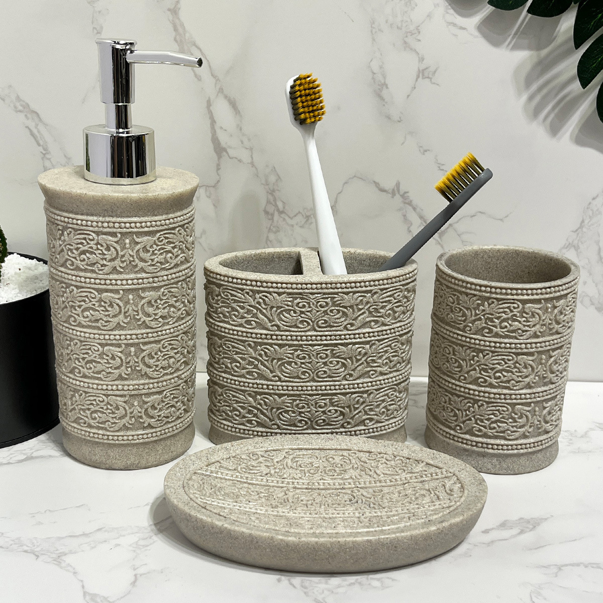 Diseño de piedra arenisca de imitación, baño de arena y grava de resina de cuatro piezas, juego de lavado de baño simple, modelo de hotel, suministros de habitación