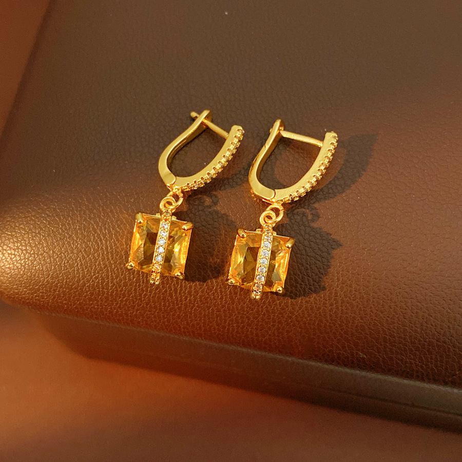 Temperamento exquisito, collar de pendientes retrógrados cuadrados, lujo ligero, nicho, cadena de clavícula, conjunto de joyas al por mayor.