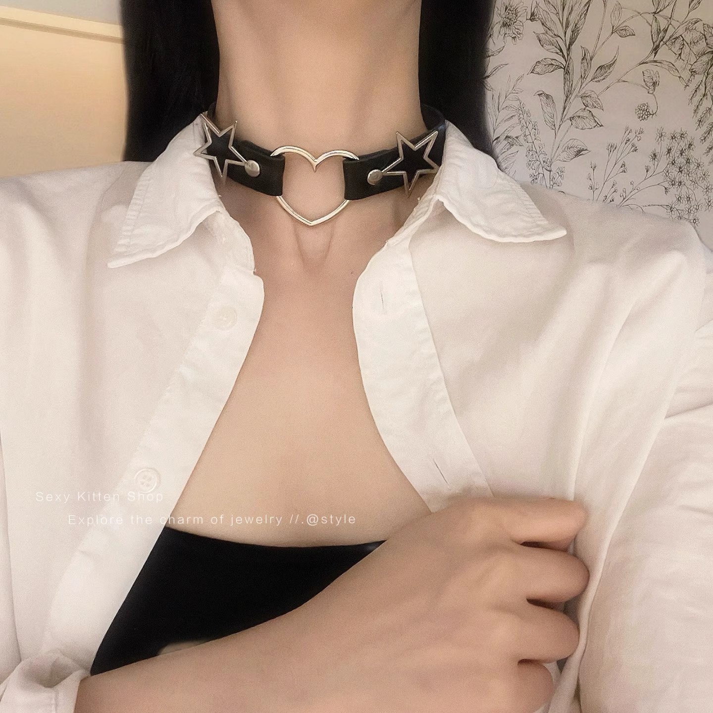 Star, Heart Shape Pattern Women's Gender Hollow Out Design Simple Style Star Heart Shape Pu Leather Choker Wholesale