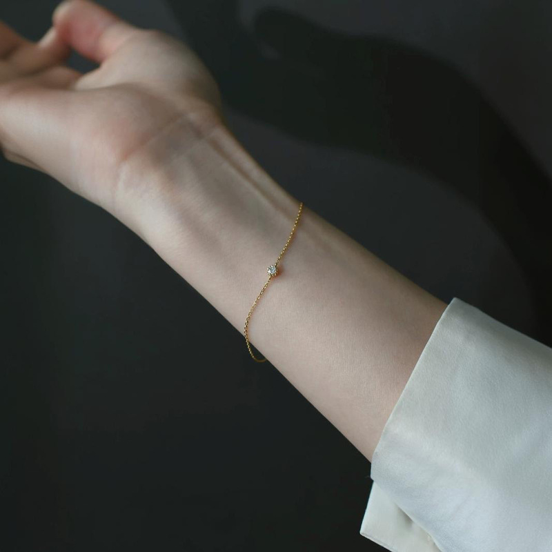 Ariya Giant Sparkling Single Diamond Bracelet Copper Plated with 14K Gold One Diamond Bracelet Super Sweet and Stylish Accessory Jewelry