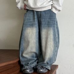 子供のファッションのジーパン2025春の新型の男の子の韓国版のゆったりしているストレートなズボンの中の子供の春の服装のズボンのファッション