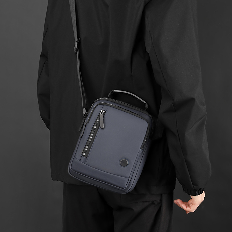 2024 nuevo bolso de hombre de gran capacidad de moda moda mochila de mano casual vertical simple mochila de viaje al por mayor