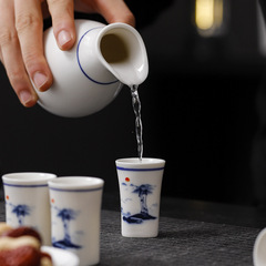 青と白の磁器レトロスタイルミニスピリッツワインカップ白ワイン青と白の磁器小さなワインカップセラミックホテルホームワンカップ
