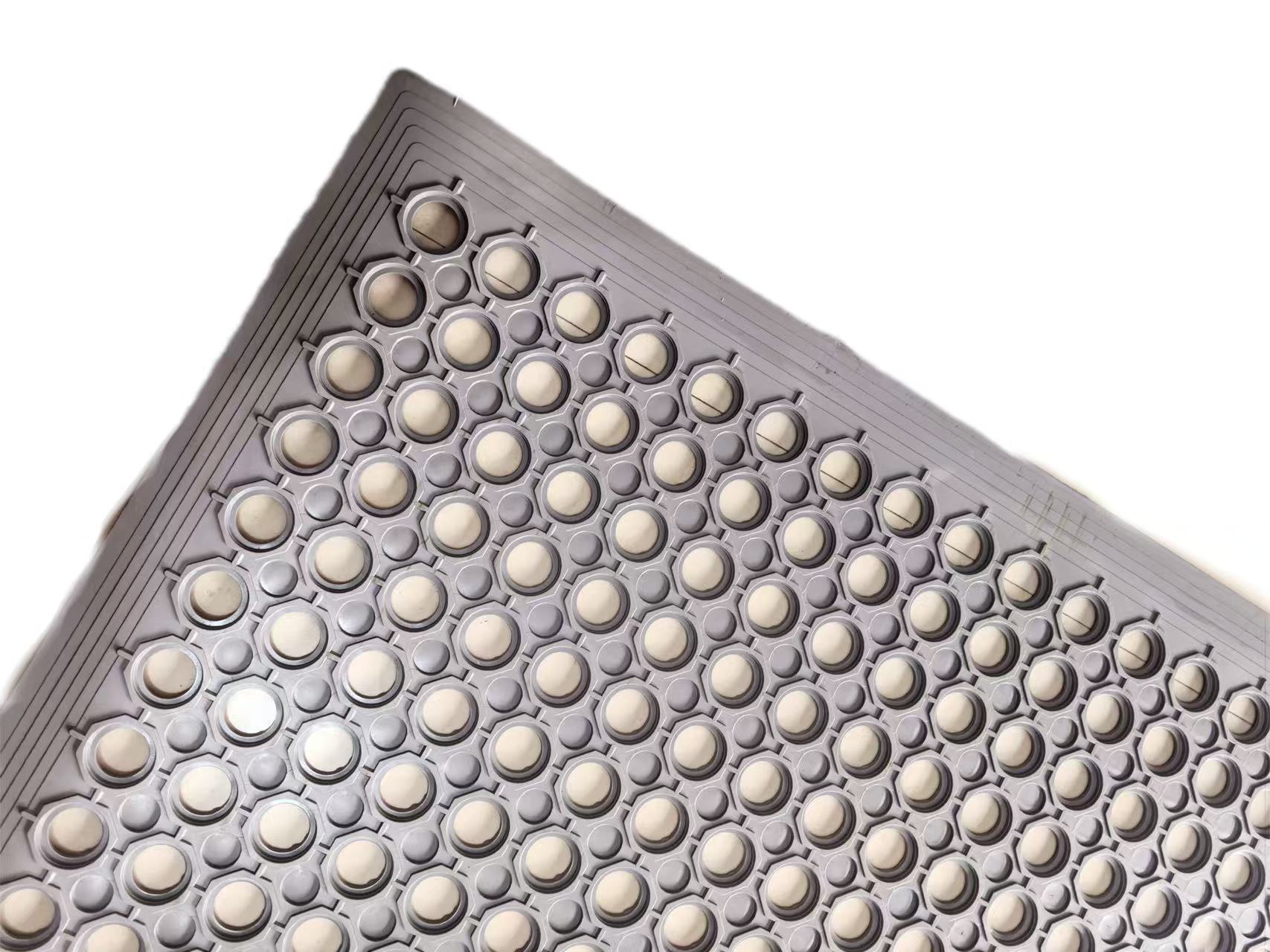 Kitchen oil-resistant and non-slip perforated drainage mat, workshop drainage perforated mat, rubber perforated mat for farms and ski resorts