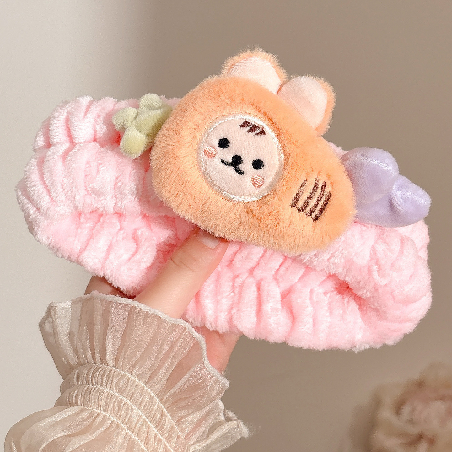 Lavarse la cara cinturón de cabello lindos de peluche para la mujer lavado y máscara especial de agujeros de cabello cinturón de cabello brazalete