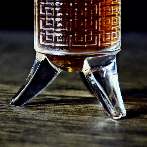Antique glass noble cup white wine cup ancient emperor cup three-legged cup retro Qin and Han duke cup wine bottle spirit cup