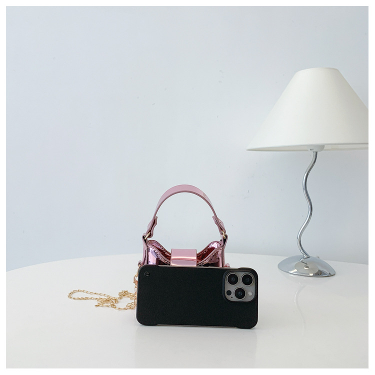 Unisex Pu Heart Shape Solid Color Elegant Streetwear Sewing Thread Square Hidden Buckle Shoulder Bag display picture 26