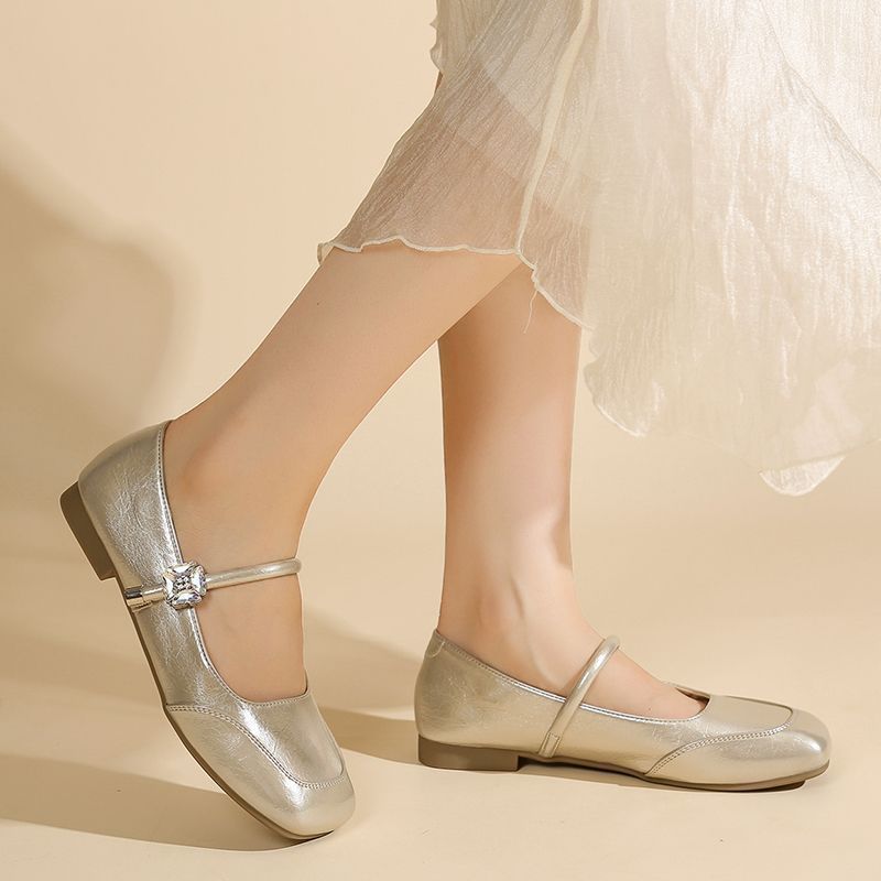 Cabeza cuadrada simple zapatos de verano 2026 nueva moda francesa versátil con base suave frijoles marizhen zapatos de cuero super inmortal