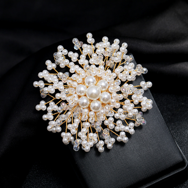 Elegante elegante de lujo broche de perlas de imitación de moda de las mujeres todo fósforo copo de nieve PIN de alta gama elegante ramillete ACCESORIOS DE LA CAPA