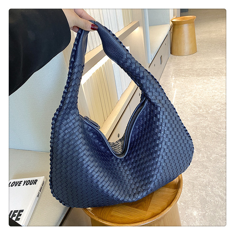 Women's Medium Pu Leather Solid Color Vintage Style Classic Style Weave Zipper Straw Bag display picture 22