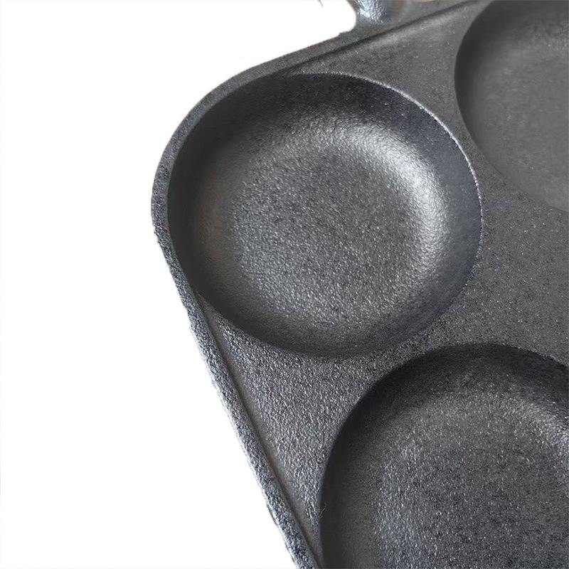 Huevo de hierro fundido de cuatro agujeros multifuncional sin recubrimiento de hierro mango de madera grueso pan antiadherente casero