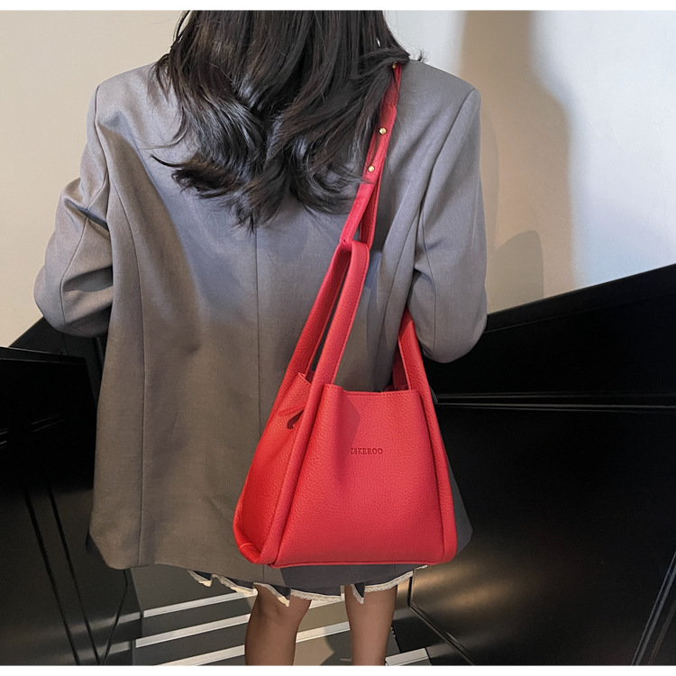 This year's popular bags for ladies are the 2025 new Korean-style simple and versatile crossbody bag and the retro commuting hand-held bucket bag undefined