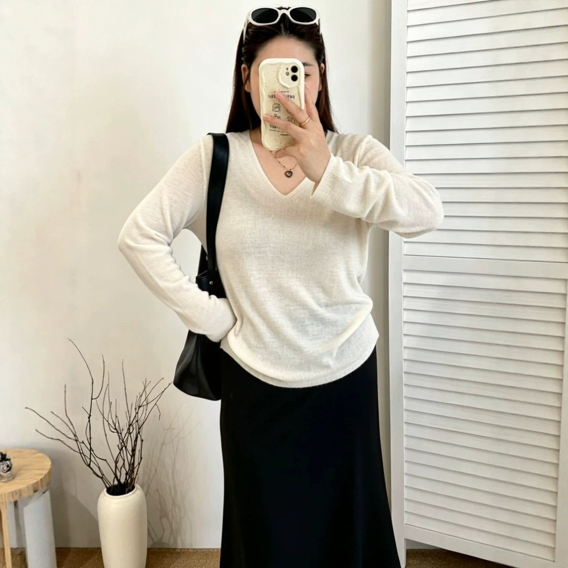 Plus-size women's versatile V-neck base shirt, women's wool knit sweater, 2026 spring and autumn style, inner sweater for plus-size women