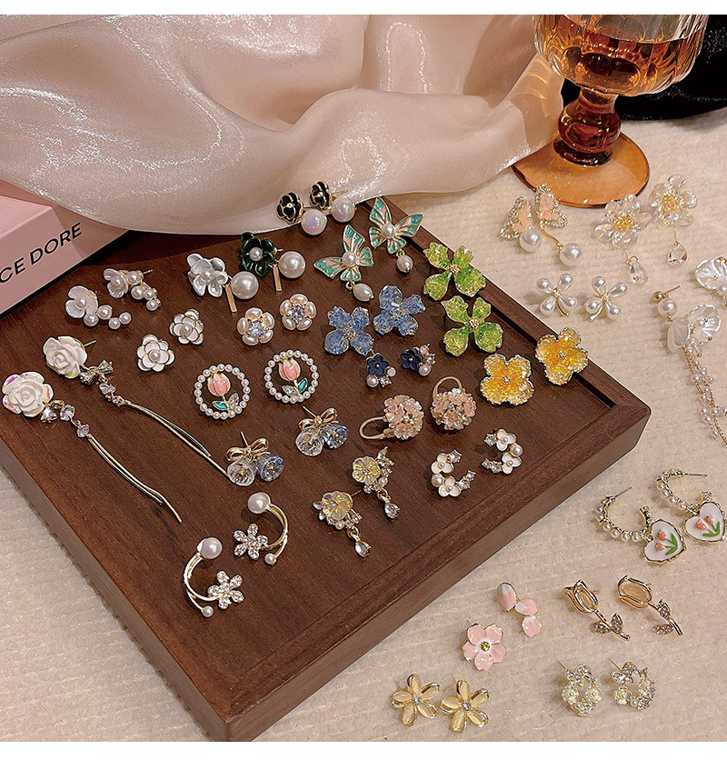 Daily Occasion Alloy Material 1 Pair IG Style Sweet Flower Inlay Alloy Rhinestones Pearl Ear Studs