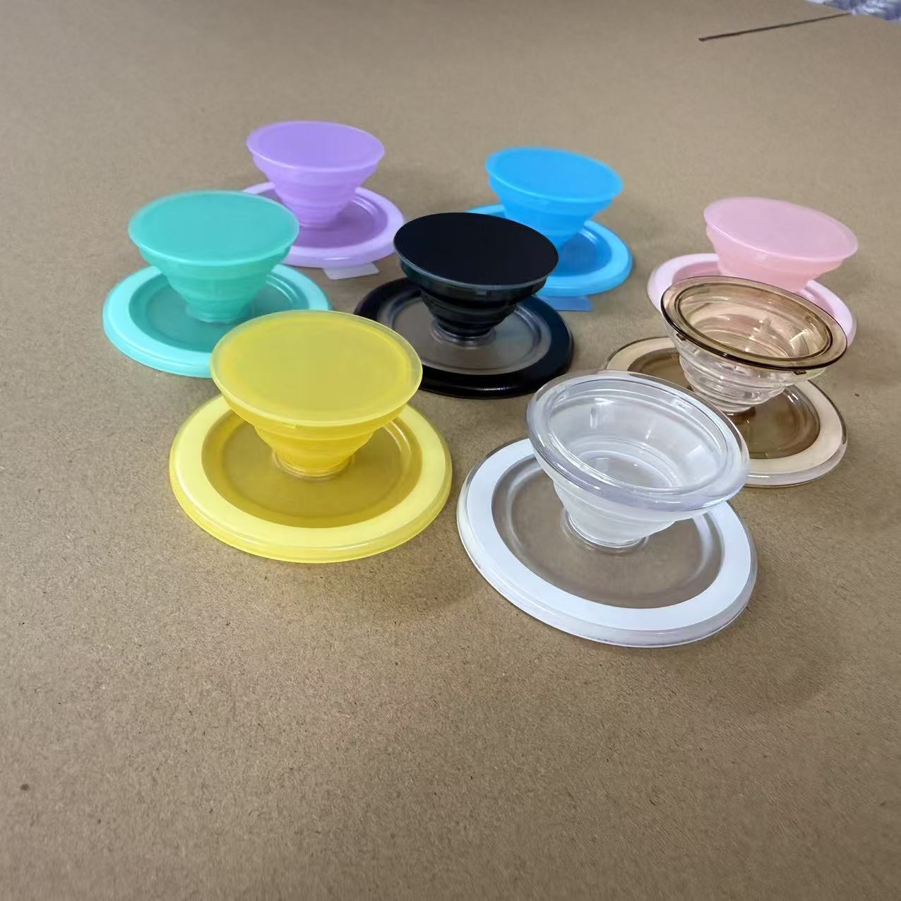 New Model of Colored Mobile Phone Retractable Folding Stand with Strong Magnetic Oil-Drip Color Magnetic Suction Airbag Stand Material