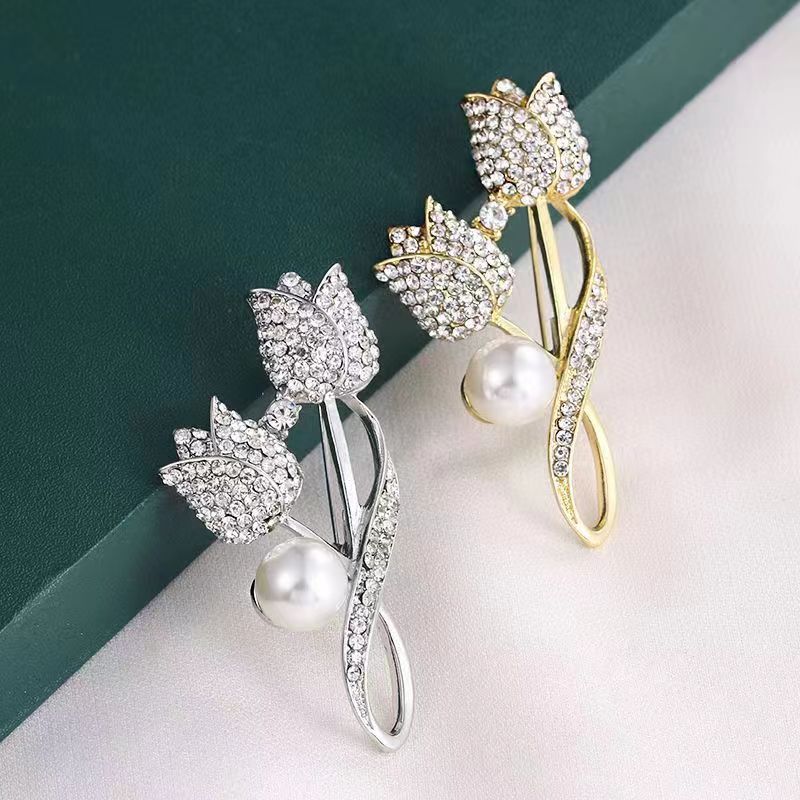 Prachtige high-end volledige diamanten tulp broche Koreaanse populaire pak jas pin mode anti blootstelling kleding accessoires_voghion.com