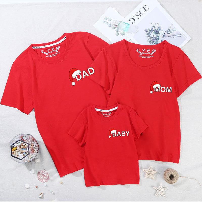 Christmas outfits, stylish cotton family-friendly short-sleeved Christmas hats and T-shirts for three or four people, perfect for summer events and performances.