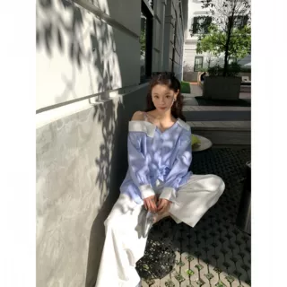 02.17十三行开春2025早春法式减龄气质设计感露肩条纹衬衫女C3056