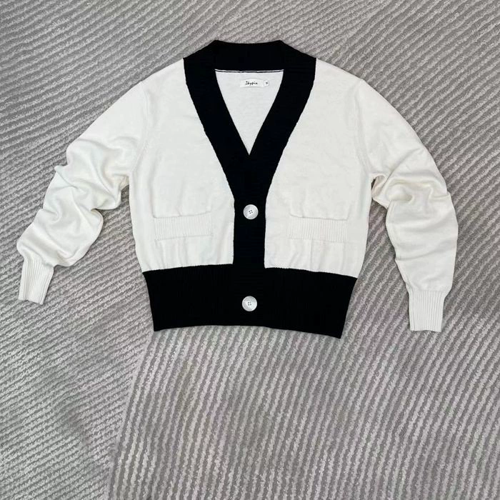 2022 осень новая маленькая ароматная куртка весна и осень вязаный свитер женский французский ретро V-образный свитер короткий вязаный кардиган