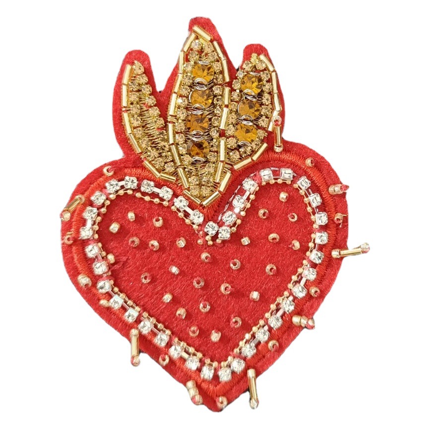 Venta al por mayor en stock hecho a mano con cuentas amor tela pegatinas ropa decorativa accesorios DIY parche pegatinas rhinestone rojo bordado pegatinas