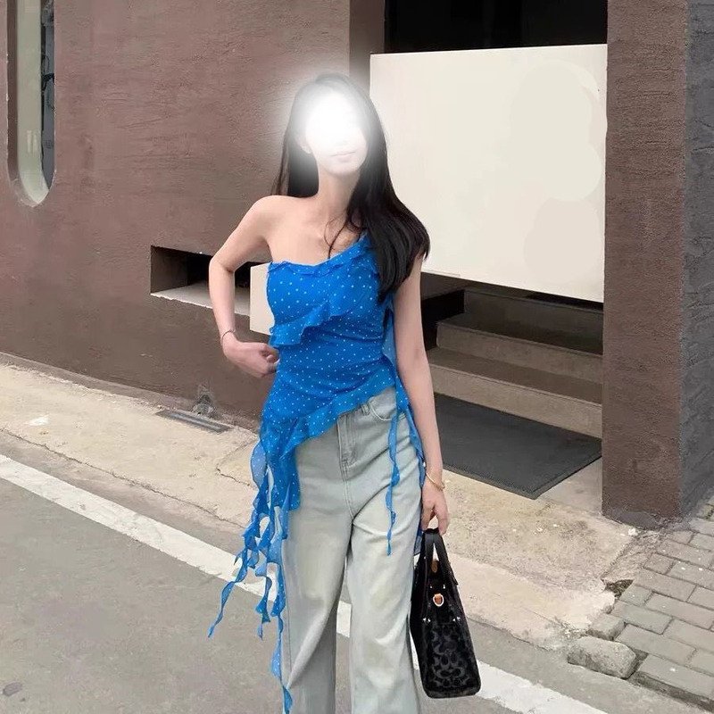 不規則なブルー水玉斜め肩キャミソール女性の夏のフリルスリムノースリーブアウターデザイントップ|undefined