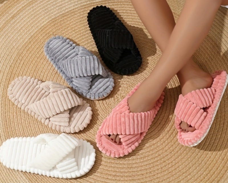 Woolly cross with cotton slippers women home skin plush cotton slippers_ipsvogv.com