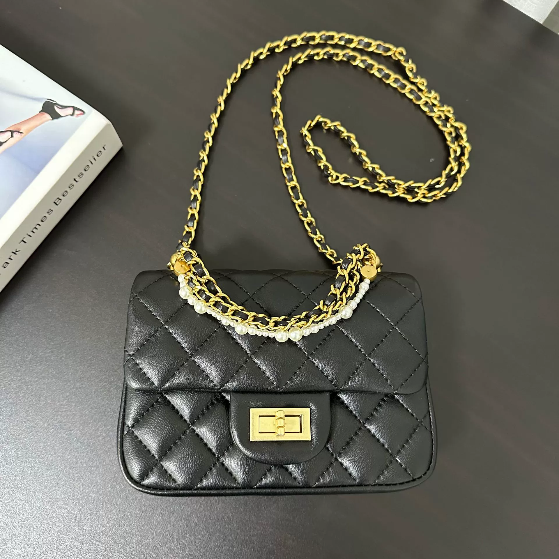 Сумка-перо из жемчуга с цепочкой, сумка на плечо, в стиле Chanel, сумка с цепочкой