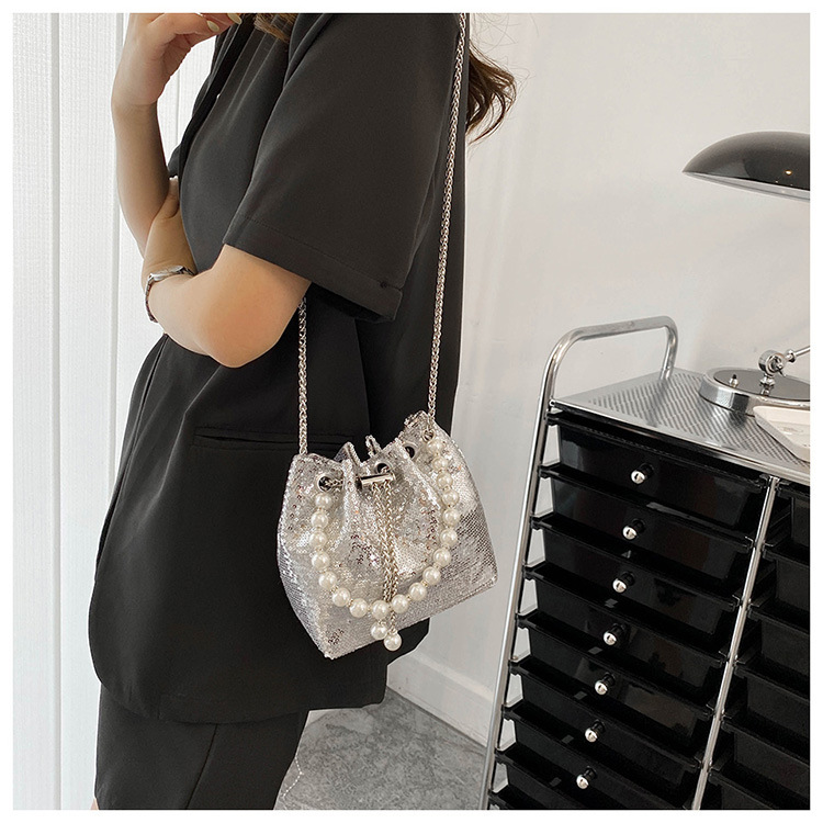 Women's Medium Pu Leather Solid Color Elegant Classic Style Beading Sequins String Bucket Bag display picture 11