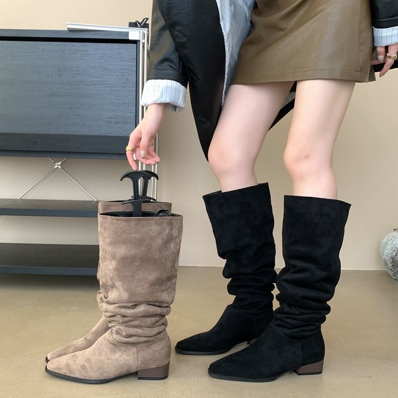 551-1长靴女长筒高筒2024新款软皮绒面百搭粗跟尖头时尚堆堆靴子