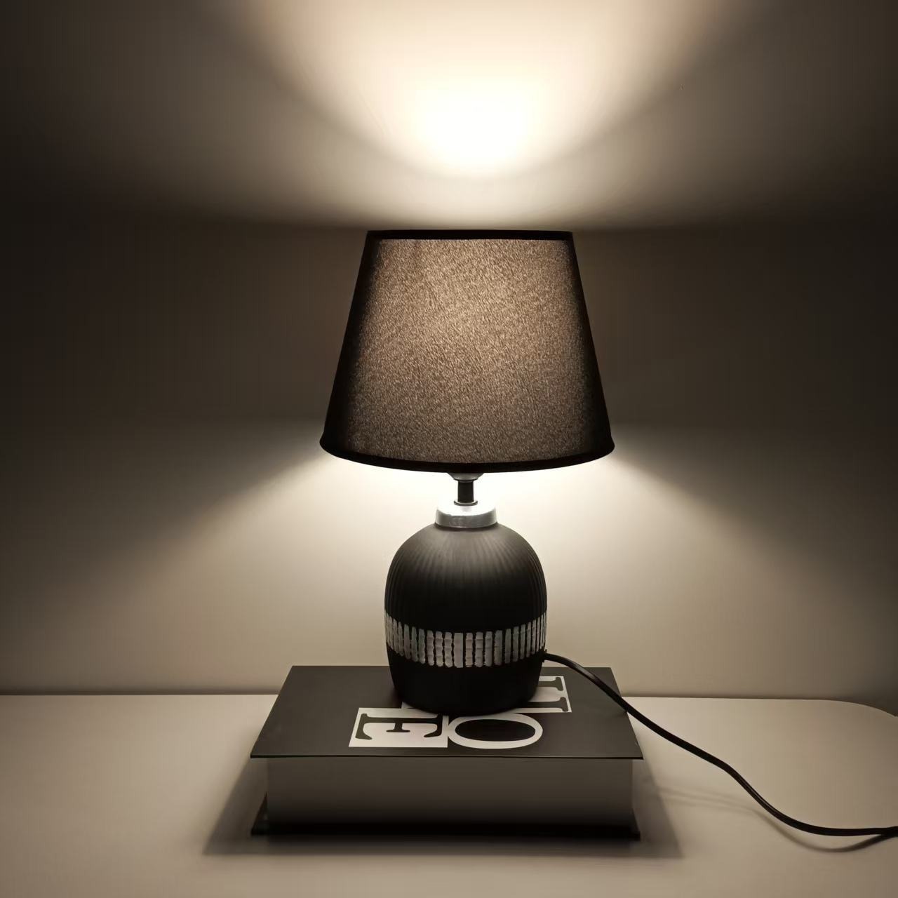 European Ceramic Decorative Table Lamp Bedroom Lamp Home Project Hotel Room Wedding Bedside Bedroom Cloth Cover Art Lamp