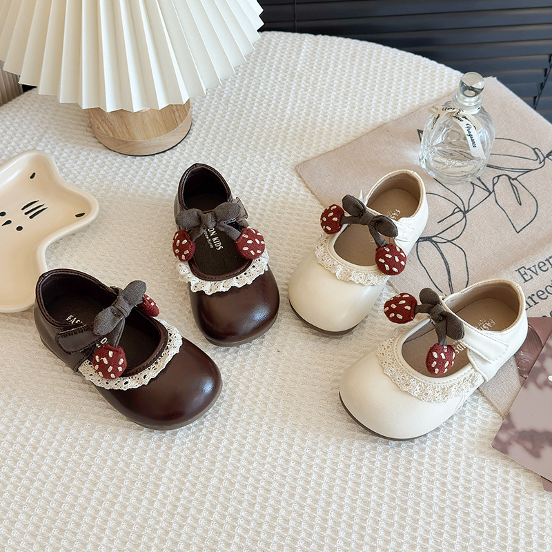 Zapatos de cuero de moda de niñas versátiles primavera y verano 2026 nuevos niños huecos zapatos de princesa de encaje zapatos de encaje image 5