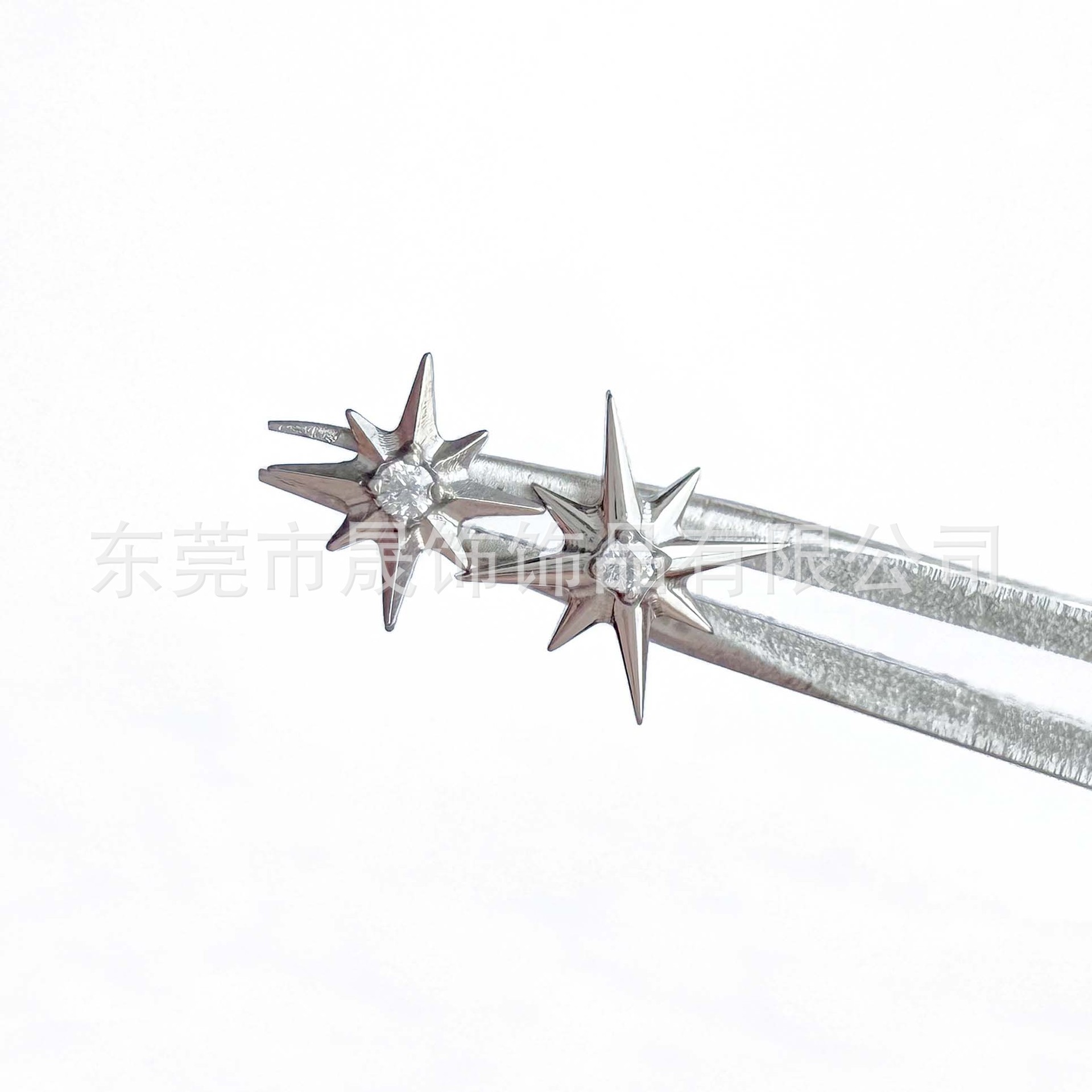 F136 Titanium 八芒 Star Ear Stud Studded Cubic Zirconia 北极 Star Helix Cartilage Stud G23 Implant Grade Titanium Alloy Ear Stud