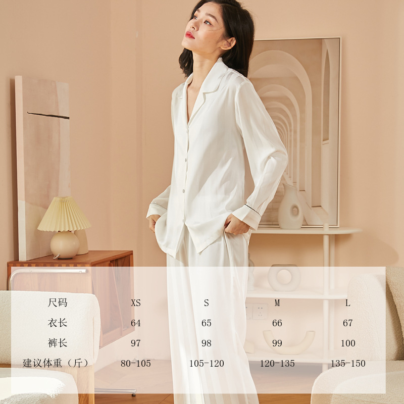 긴 어두운 줄무늬 흰색 소매